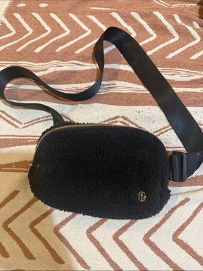 lululemon athletica Black Sherpa Belt Bag with Gold Zipper